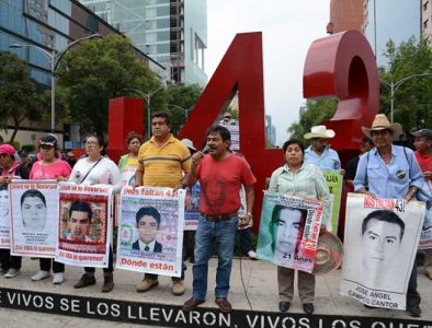 Se cumplen 3 años de la desaparición de 43 estudiantes de Ayotzinapa; padres marchan en CDMX