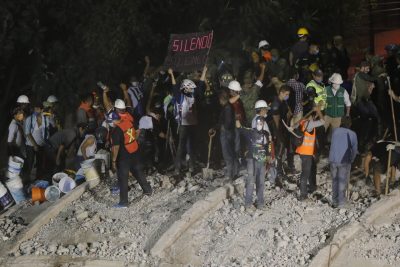 Suman 239 muertos por sismo de 7.1 grados en el centro del país