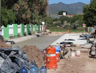 Continúan las obras de pavimentación en calles de Canatlán
