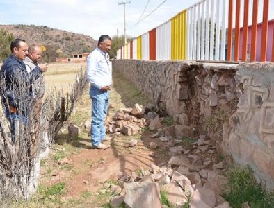 Alcalde de Poanas visita comunidad Narciso Mendoza