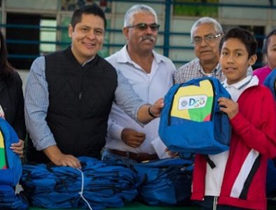 Inicia entrega de mochilas para alumnos de secundaria en Vicente Guerrero