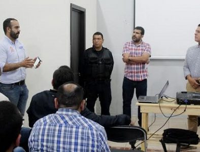 Orlando Herrera se reúne con comerciantes y empresarios de Vicente Guerrero