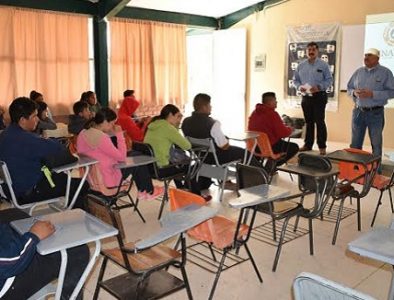 Protección Civil de Peñón Blanco capacita a estudiantes y docentes del Cobaed