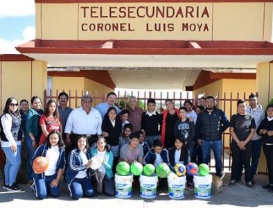 Entregan material deportivo a Telesecundarias de Peñón Blanco