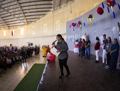 Inicia entrega de juguetes y aguinaldos en instituciones educativas de Cuencamé