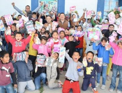 Entregan juguetes y aguinaldos en primarias de Peñón Blanco