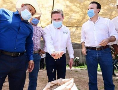 Lleva Gobernador apoyo a productores de San Juan del Río y Canatlán