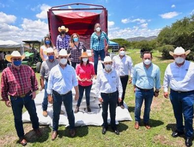 Aispuro y Salum entregan 60 toneladas de semilla de frijol en Durango