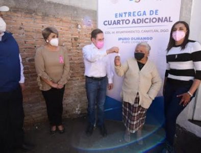 Gobernador impulsa 325 acciones de vivienda en Canatlán