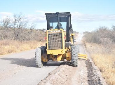 Realizan trabajos de rastreo en caminos de Peñón Blanco
