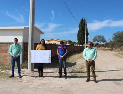 Alcalde de Poanas entrega obra de electrificación