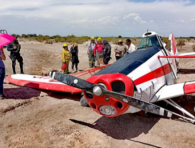 Sobrevive piloto al aterrizaje forzoso de su aeronave en un ejido de Gómez Palacio