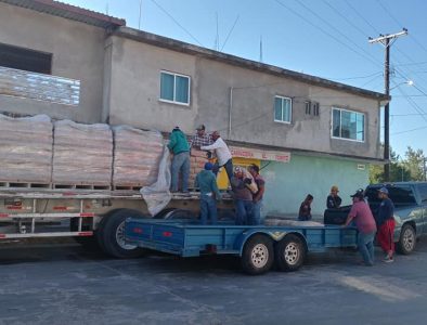 Entrega Gobierno de Santa Clara paquetes de cemento en coordinación con CMT