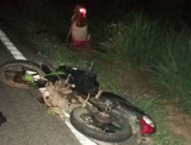 Derrape de motocicleta en Poanas deja un occiso y un lesionado