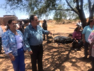 Entrega Agustín Sosa apoyos alimentarios a familias de ladrilleros de Guadalupe Victoria