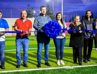 Alcalde de Santiago Papasquiaro entrega cancha de fútbol rápido en Explanada 450