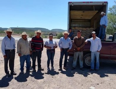 Entrega Gobierno de Cuencamé semilla de avena a productores de la región