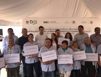 Equipa Secretaría de Economía a comercios de Nombre de Dios