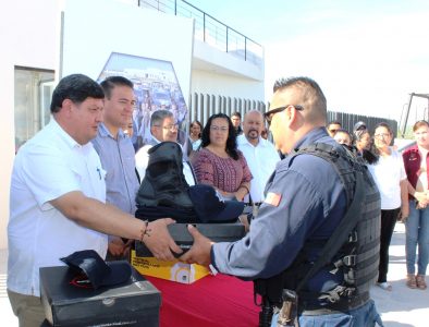 Obtiene Cuencamé patrulla y equipo para elementos policiales