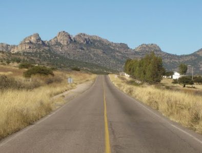 Encuentran cadáver a orillas de carretera a Tepehuanes