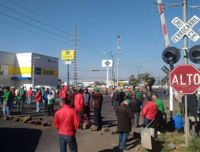 Realiza CNTE severos bloqueos en Michoacán