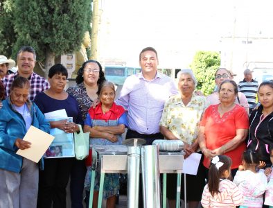 Entrega Cuencamé estufas ecológicas a 100 familias de la región