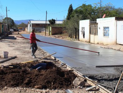 Continúa pavimentación de calles en Vicente Guerrero