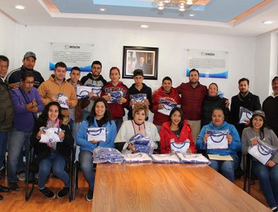 Entregan uniformes a deportistas que representarán a Canatlán en las Olimpiadas Estatales 2018