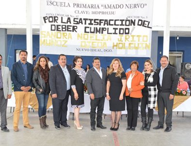 Reconoce Nuevo Ideal a docentes con 30 años de servicio