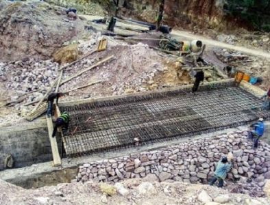 Avanza reparación de socavón en Huazamota