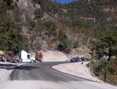 Avanzan trabajos para reparación de socavón
