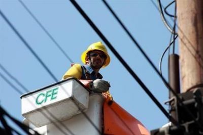 Amanecen 8 municipios sin energía eléctrica