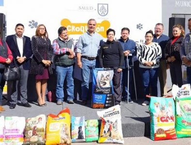 Entregan alimento recabado en Croquetón a rescatistas de animales