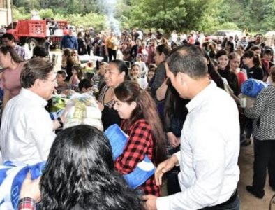 Gobernador entrega apoyos invernales y juguetes en Tamazula