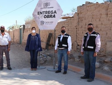 Entregan red de drenaje y tomas domiciliarias a familias de Velardeña y Cuatillos
