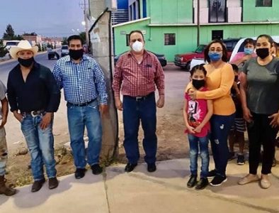 Alcalde de Guadalupe Victoria enciende las luminarias instaladas en avenida Juárez