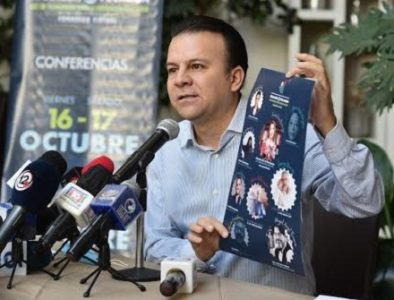 Esteban impulsa Congreso Virtual para capacitar a maestros