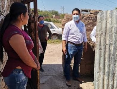 Invita Orlando Herrera a solicitar acciones de vivienda