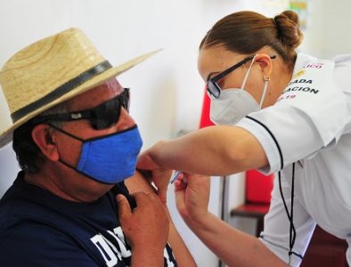 Llegan vacunas para 11 municipios más de Durango: Aispuro