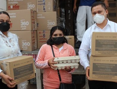 Entregan más paquetes alimentarios en Peñón Blanco