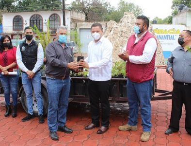 Entregan mil 300 árboles a los habitantes de Peñón Blanco