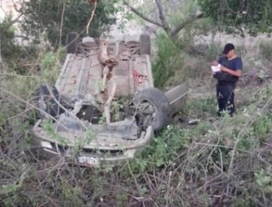 Vuelcan paisanos en Ocampo; salieron con golpes leves pese al fuerte accidente