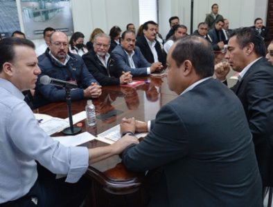 Brinda Esteban Villegas certidumbre a maestros de la Sección 44