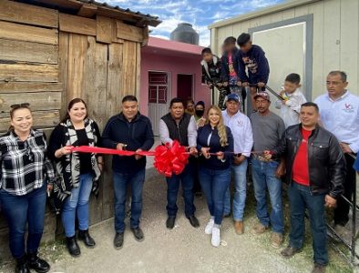 Entregan baños para escuela bilingüe Francisco de los Reyes en Vicente Guerrero