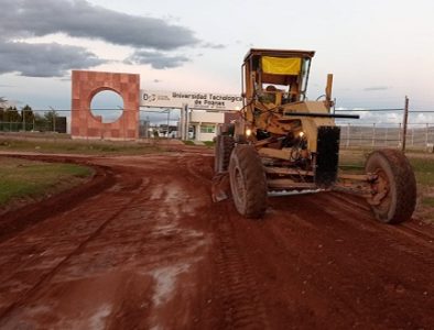 Continúa el mantenimiento de calles en el municipio de Poanas