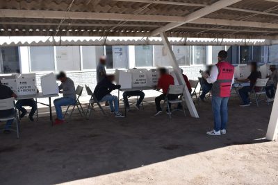 Ejercen su derecho al voto en el Cereso No. 1 de la ciudad de Durango