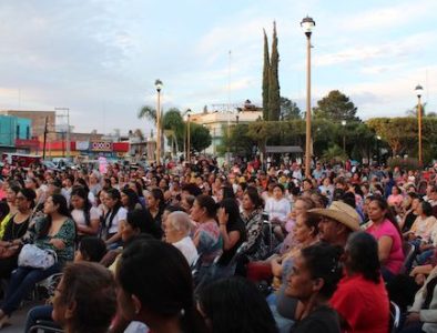 Celebran a las mamás en Vicente Guerrero