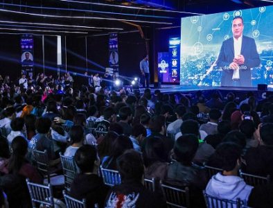 Avatar hiperrealista de Toño Ochoa inaugura evento de tecnología más importante de Durango