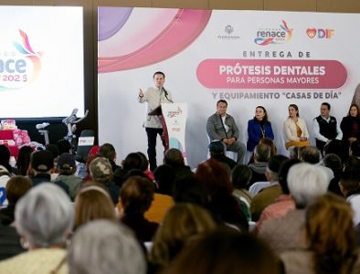 Marisol y Esteban llevan salud y bienestar a personas mayores, con prótesis dentales y equipamiento para Casas de Día
