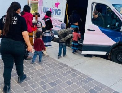 Auxilian a mujeres indígenas con sus hijos, que sufrían violencia familiar en Mezquital